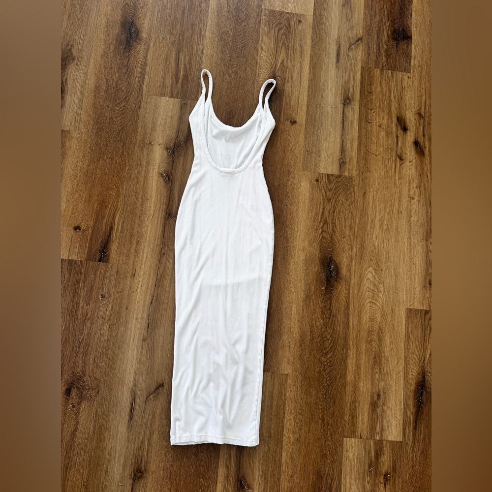 All things Golden XS White low back Maxi Dress - Picture 2 of 4